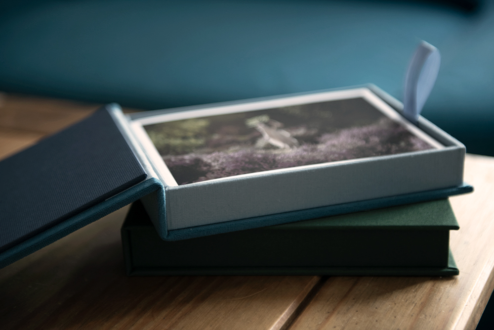 welurowe pudełko na zdjęcia z grawerem
